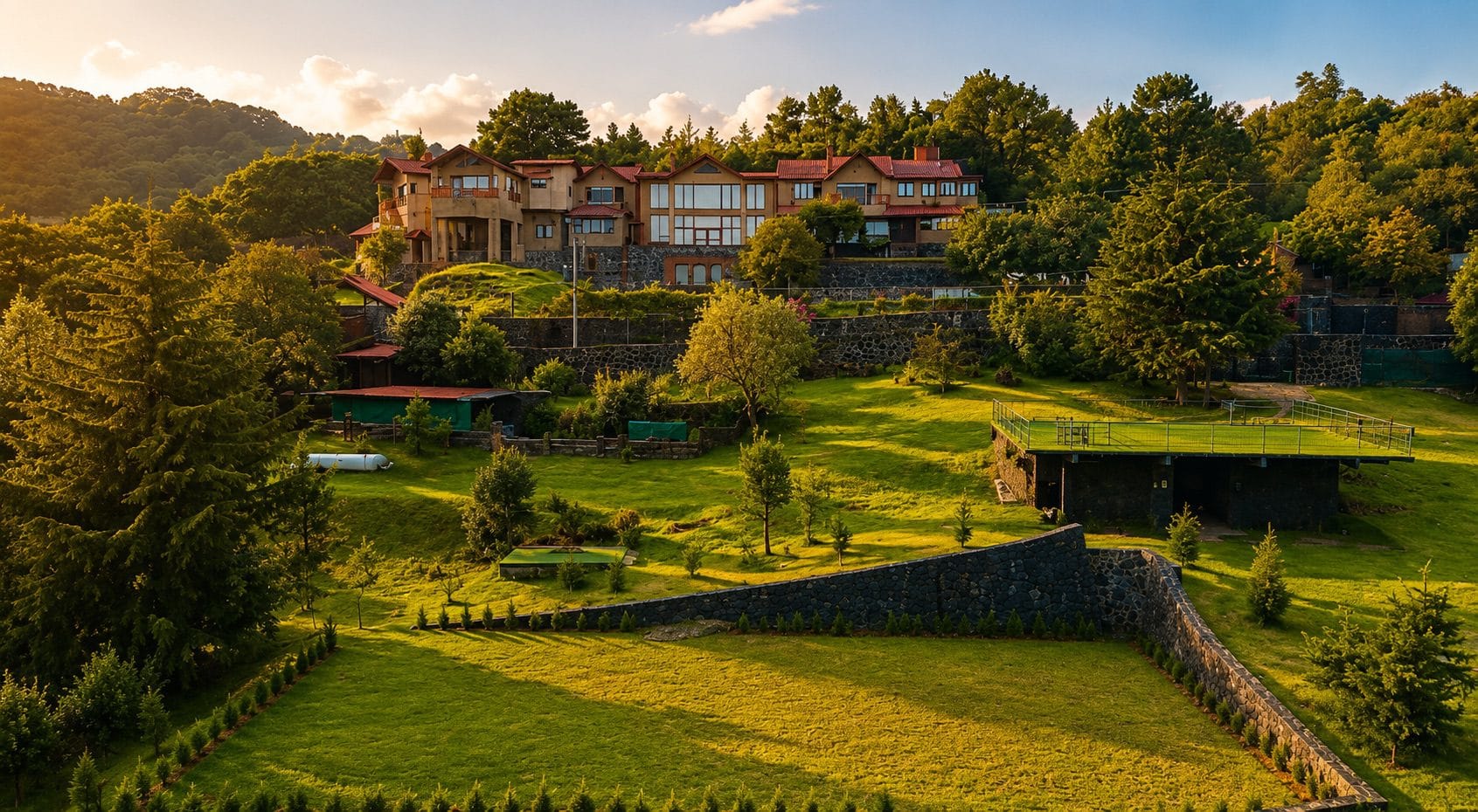 Bosque Navarra con casa al fondo